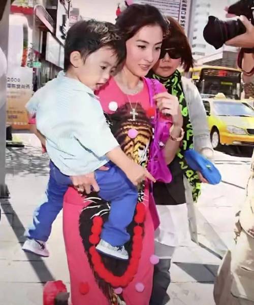 白小姐管家婆四肖八码和张柏芝近照撞脸向太与张柏芝像